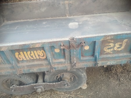 ટેલર વેચવાનું છે