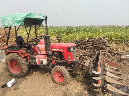 ઘઉં જારે તાલ બાજારી વાઢવાનુ મશીન