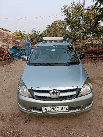TOYOTA INNOVA