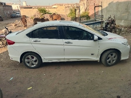 ગાડી વેચવાની છે