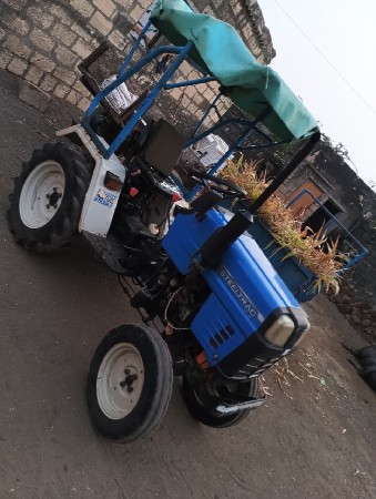 ટ્રેકટર વેચવા નું છે