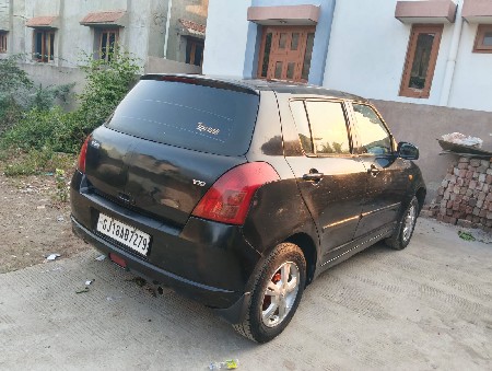 ફોર વ્હીલ-કાર વેચવાની છે