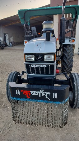 આ ટ્રેક્ટર વેચવાના છે