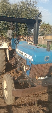 ટ્રેક્ટર ન્યુ હોલેન્ડ 3230 વેચવાનું