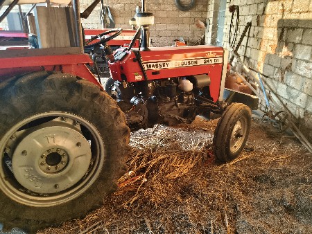 Massey Ferguson 241