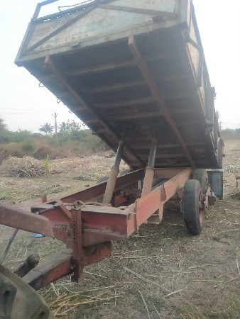 ટેલર વેચવાનું છે