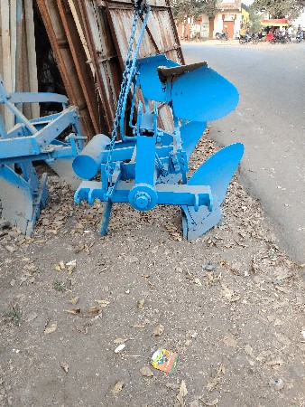 મોટા ટ્રેકટરના હળ વેચવાના છે