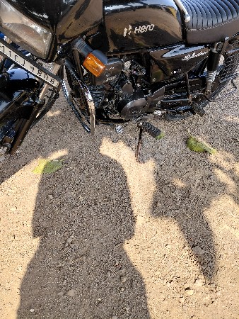 મોટરસાયકલ  વેચવાનું છે