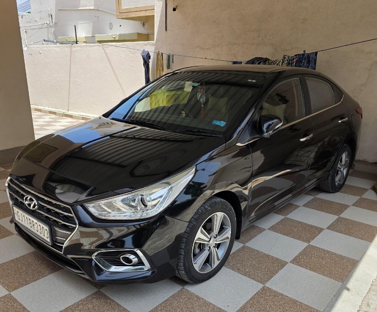 ફોર વ્હીલ-કાર વેચવાની છે