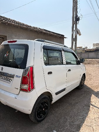 વેચવાની છે