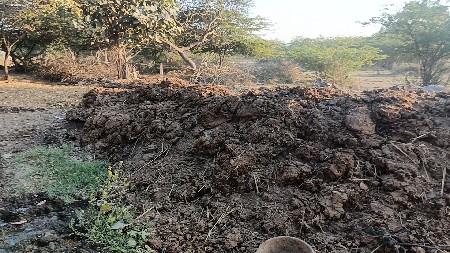 ખાતર વેચવાનું છે