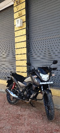 ટુ વીલર વેચવાનુ છે .