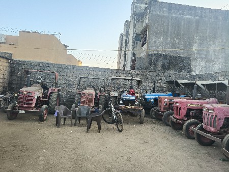 Eicher/Mahendra/messy