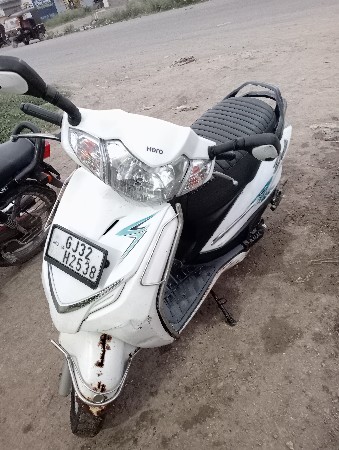 ટુ વ્હીલ સ્કૂટર વેચવાનું છે