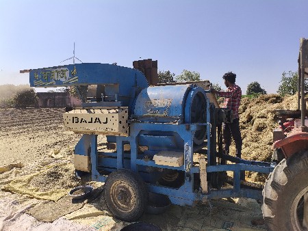 બજાજ ફુકણી વેચવાની છે