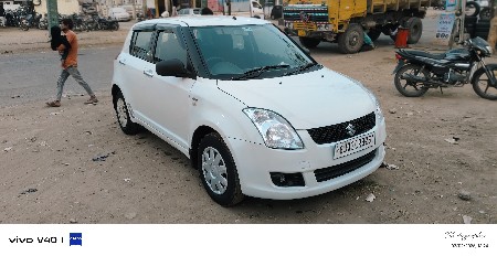 ફોર વ્હીલ-કાર વેચવાની છે