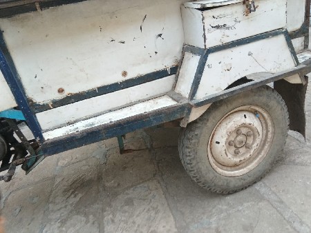 રીક્ષા કંઈ ટાયર નવા