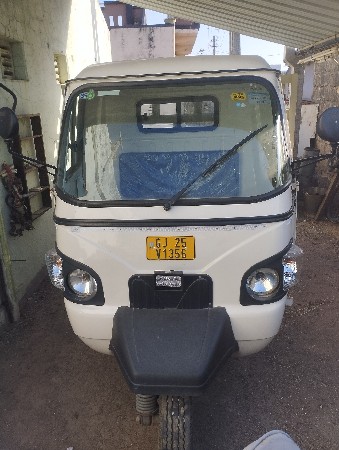 Mahindra Alpha Plus bs6 loading