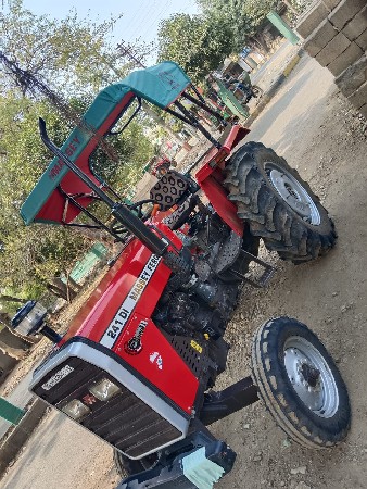 ટ્રેક્ટર વેચવા નું છે