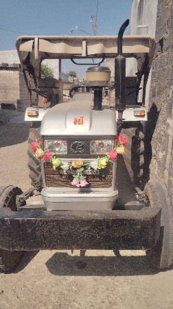 ટ્રેકટર વેચવાનું છે