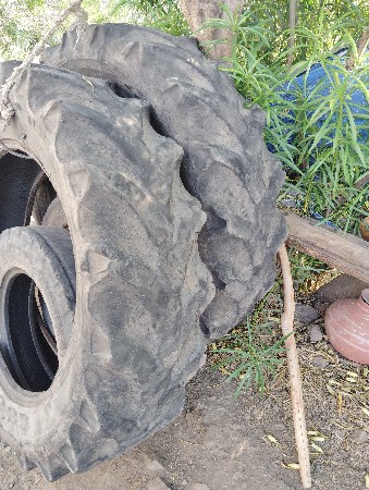 ટ્રેક્ટરના ટાયર વેચવાના છે