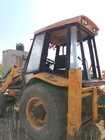 જેસીબી વેચવાનું છે.