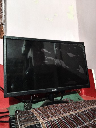 કોમ્પ્યુટર નો સેટ વેચવાનો છે