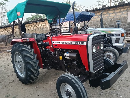 ટ્રેક્ટર વેચવાનું છે