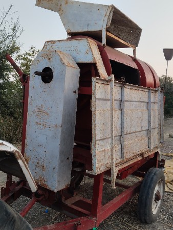 ગૌતમ કંપનીનું ફ્રેશર છે