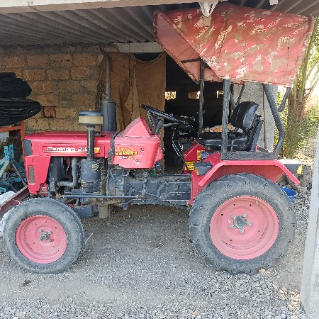 યુવરાજ 215 મહિન્દ્રા NXT