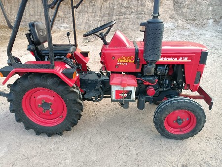 મહિન્દ્રા યુવરાજ ૨૧૫