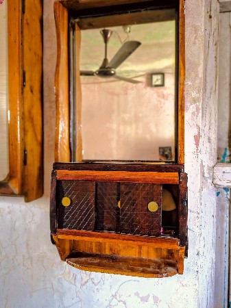 Mirror ડ્રેસિંગ એરિસો