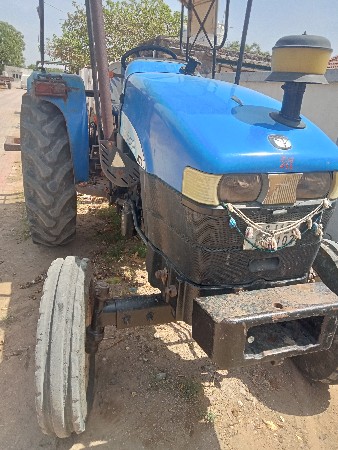 NEW HOLLAND 4710