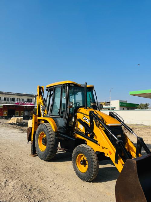 🚜 JCB 3DX👆🏻 
📆 મોડલ - 2021 
💵 કિંમત - 23.90
📲 - Navnit Bhai Jalu - 9978422265
                                                7575042065