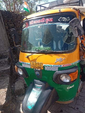 આ રિક્ષા 2021 નું મોડેલ છે