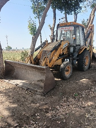 જેસીબી વેચવાનુ છે
