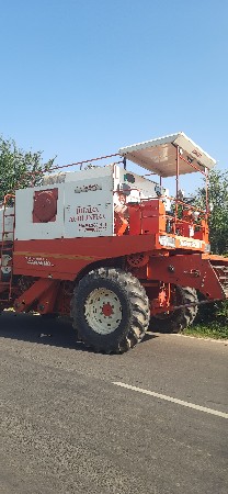 તાત્કાલીક હારવેસટર વેચવાનુ છે.
