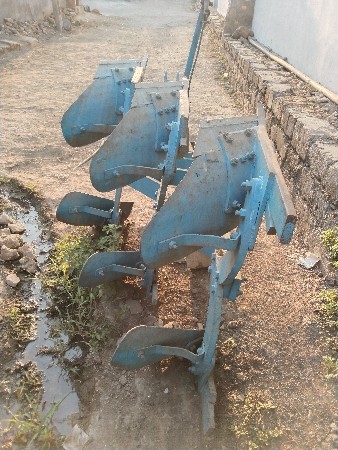 વેચવાની છે