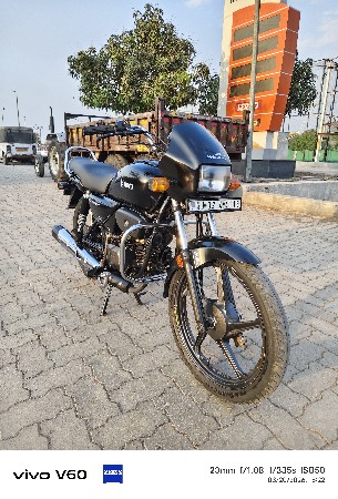 SPLENDOR BLACK AND ACCENT