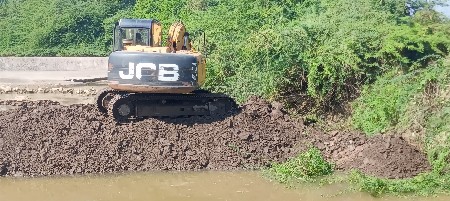 j.c.b.  js  140.   model 2016-17