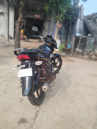 મહેન્દ્ર ગાડી વેચવાની છે