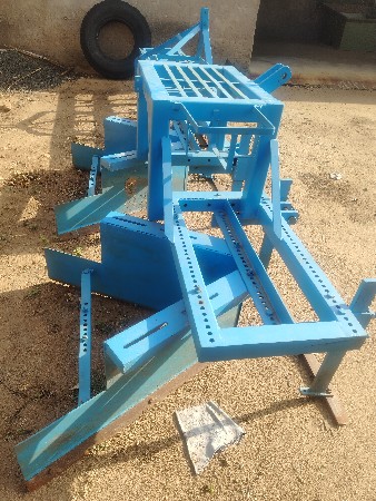 ઓજાર વેચવાનો છે