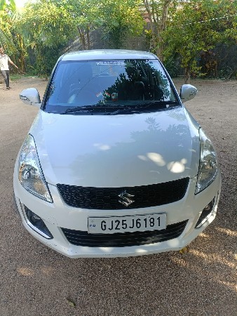 ફોર વ્હીલ વેચવાની છે.