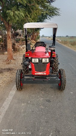 મહેન્દ્રા યુવરાજ 215 વેચવાનું છે