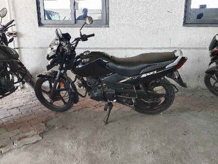 મોટર સાયકલ વહેચવાની છે.