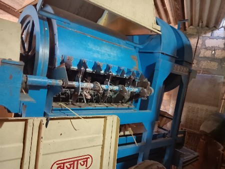 બજાજ થેસર 2020