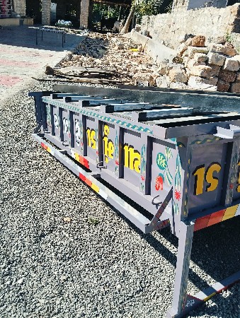 બે ટોલી વેચવાની છે