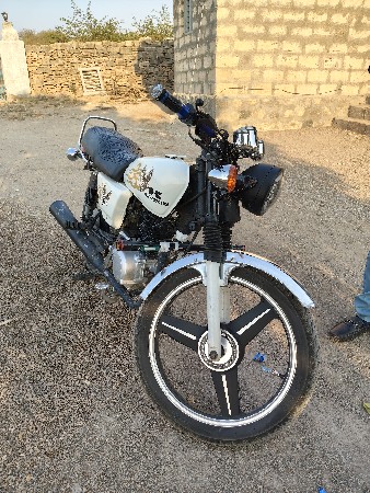 બોક્સર બાઈક વેચવાનુ છે.