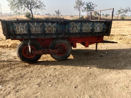 કિસાન કંપનીનું ફોરવીલ ટેલર વેચવાનું