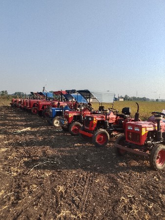 મહેન્દ્રા 275 475 અને યુવરાજ 215